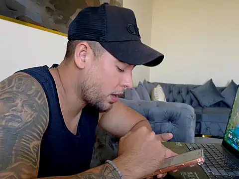 maximus888A online show from April 8, 9:09 am