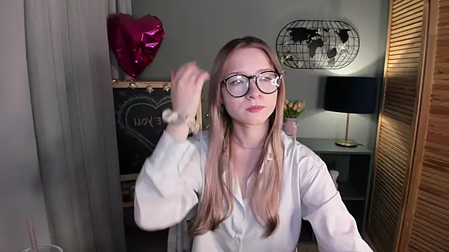 elliupp online show from October 8, 8:23 am