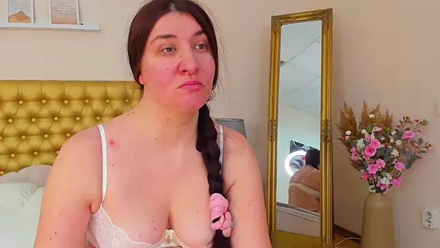 TrishaDarks online show from April 2, 5:05 am