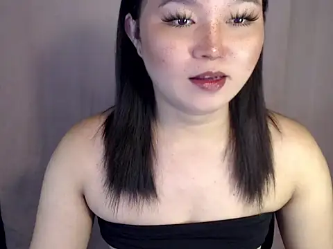 Eyes-on-me online show from December 3, 7:45 pm