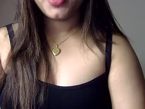 Snapshot of Aaliya02 chatting on October 18, 12:28 pm Aaliya02 online show from October 18, 12:28 pm