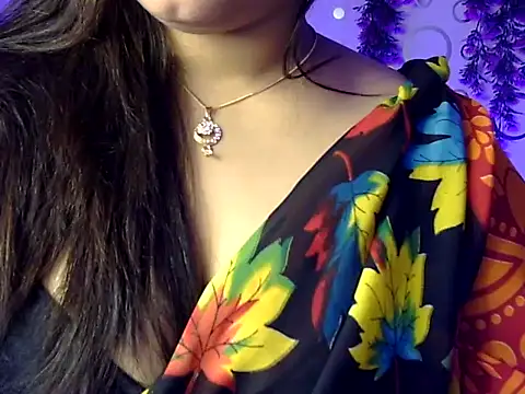 Snapshot of Aaliya02 chatting on April 10, 11:48 am Aaliya02 online show from April 10, 11:48 am