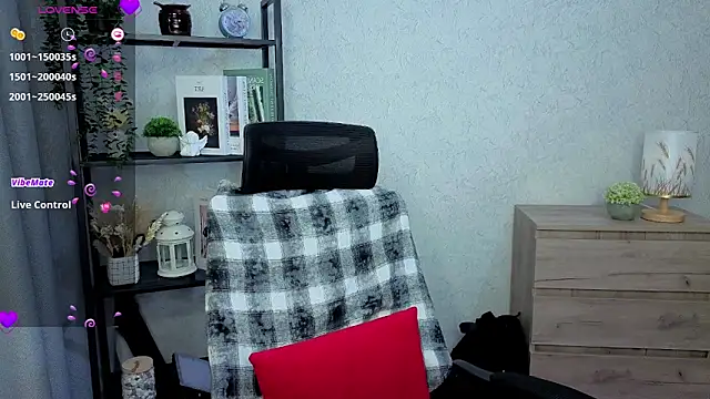 DreamVelour online show from February 18, 7:32 pm