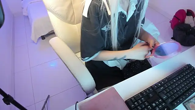 Snapshot of AsamiYaeko_ chatting on October 25, 1:18 pm AsamiYaeko  online show from October 25, 1:18 pm