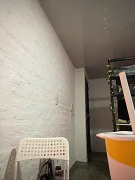 miiabrown18 online show from April 7, 1:28 am