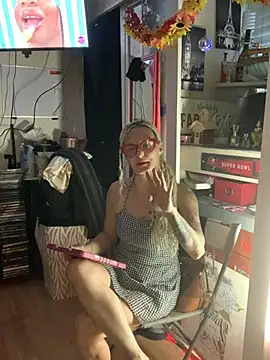 blondebarbiebae online show from June 20, 9:50 pm