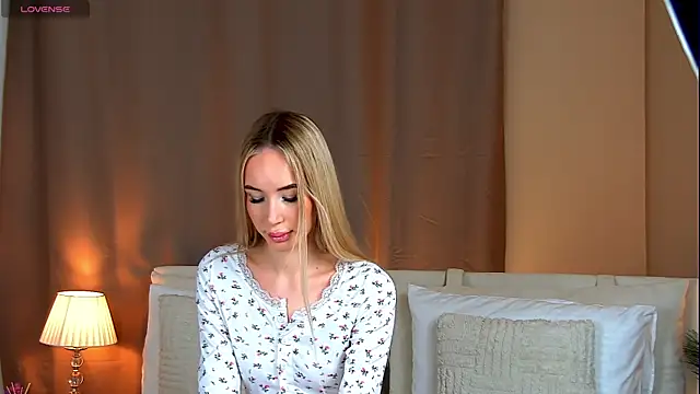 MaryDavies online show from November 27, 7:54 am