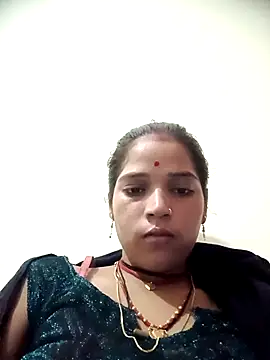 Snapshot of Mahek_love143 chatting on May 27, 1:24 am Mahek love143 online show from May 27, 1:24 am