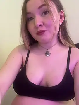 Amalie Smith online show from May 20, 11:27 am