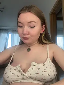 Amalie Smith online show from May 22, 7:37 am