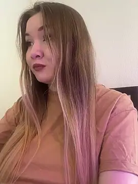 Amalie Smith online show from May 23, 8:29 am