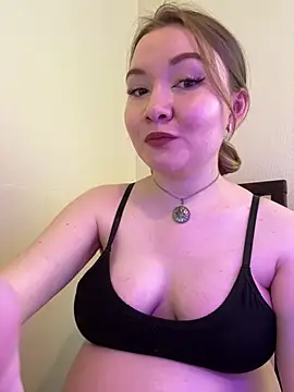 Amalie Smith online show from May 24, 8:41 am