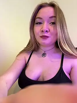 Amalie Smith online show from May 30, 7:16 am