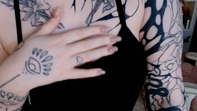 Snapshot of Ayla_Hicks chatting on May 2, 3:11 am Ayla Hicks online show from May 2, 3:11 am