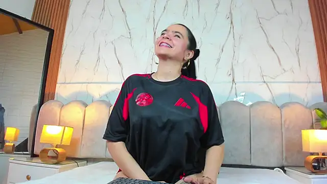 Samantha Fiire online show from April 5, 12:57 pm