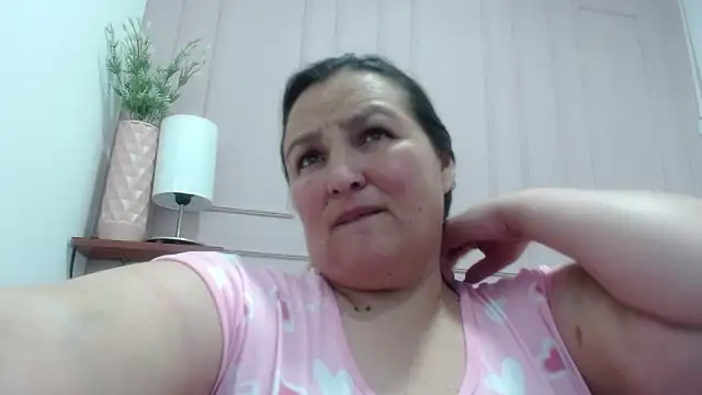 Snapshot of SweetRouse__ chatting on October 5, 3:38 am SweetRouse online show from October 5, 3:38 am