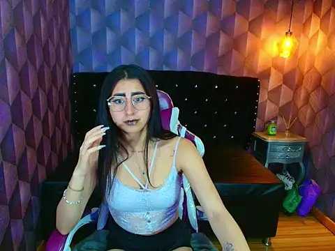 Nanisshawna online show from October 21, 3:40 am