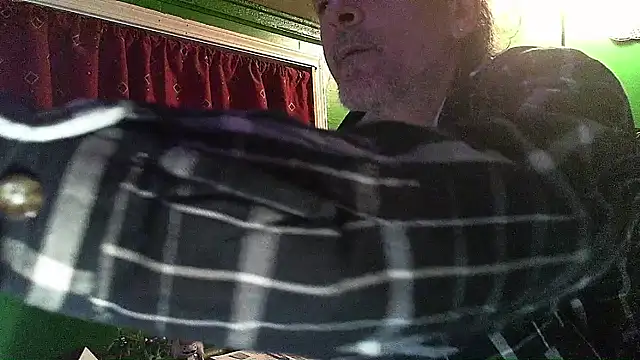 HippieDad333 online show from February 9, 5:22 am