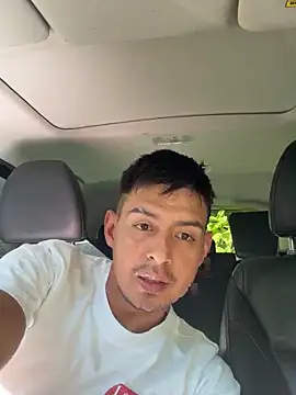 Snapshot of juanjR11 chatting on October 3, 2:58 pm juanjR11 online show from October 3, 2:58 pm