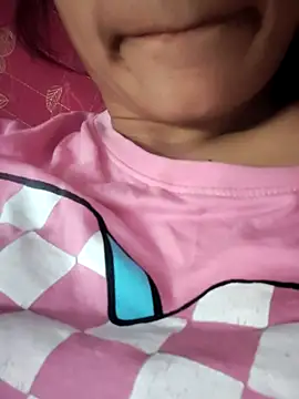 Queen-Bee143 online show from February 19, 3:13 am