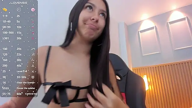 ALAHIACRUZ1 online show from March 27, 7:35 pm