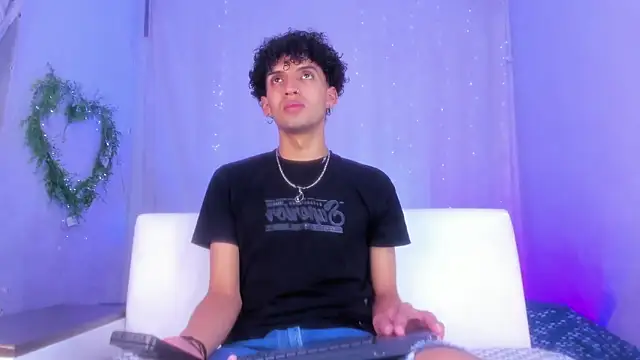 Snapshot of josesweet_ chatting on October 2, 7:32 pm josesweet  online show from October 2, 7:32 pm