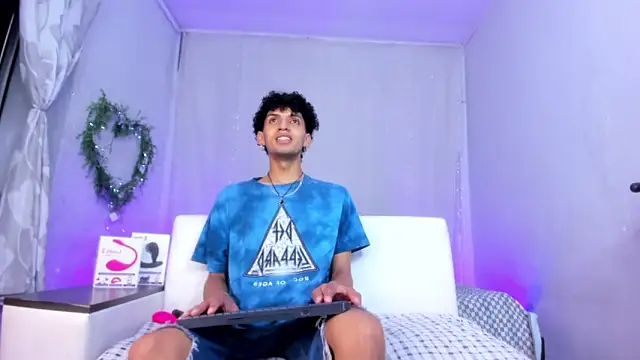 Snapshot of josesweet_ chatting on October 8, 6:49 pm josesweet  online show from October 8, 6:49 pm