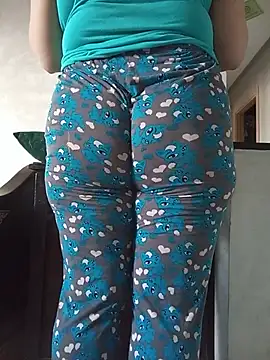 Snapshot of lily_sx chatting on July 28, 6:20 pm lily sx online show from July 28, 6:20 pm