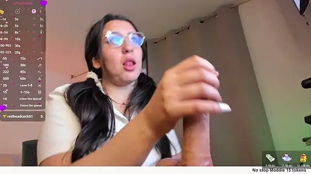 Snapshot of tellmemaddie chatting on April 2, 1:58 am tellmemaddie online show from April 2, 1:58 am