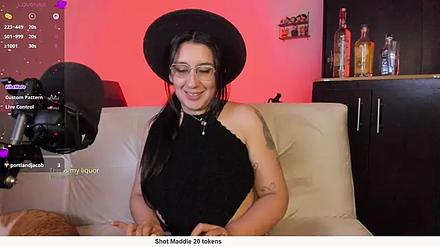 Snapshot of tellmemaddie chatting on April 7, 12:55 am tellmemaddie online show from April 7, 12:55 am