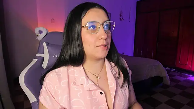 Snapshot of tellmemaddie chatting on May 25, 11:00 pm tellmemaddie online show from May 25, 11:00 pm