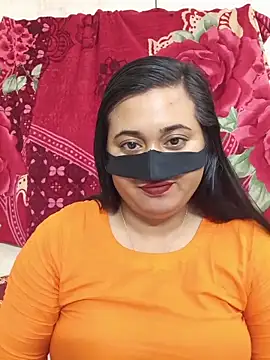 Snapshot of Love_Queen11 chatting on June 9, 4:18 pm Love Queen11 online show from June 9, 4:18 pm