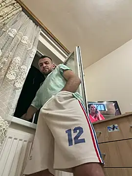 Snapshot of sexyman1936 chatting on February 8, 4:27 am sexyman1936 online show from February 8, 4:27 am