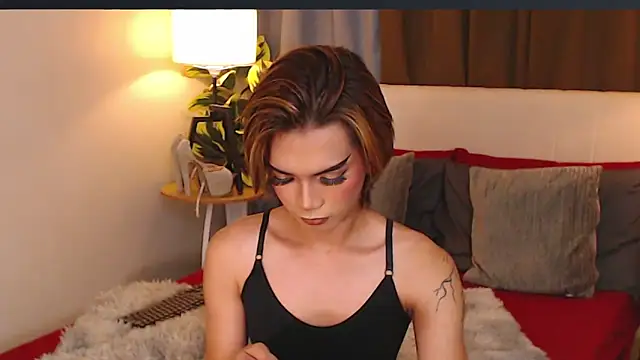 Snapshot of AmarraSins chatting on October 22, 6:24 am AmarraSins online show from October 22, 6:24 am