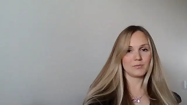 Snapshot of Kyrelinn chatting on October 26, 6:41 am Kyrelinn online show from October 26, 6:41 am