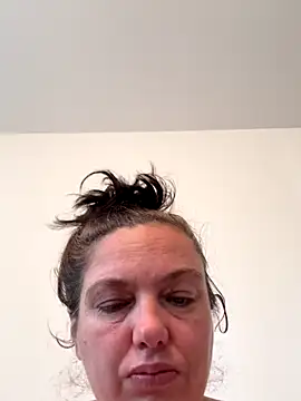 Snapshot of Eleanorxx chatting on October 28, 8:29 am Eleanorxx online show from October 28, 8:29 am