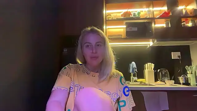 Snapshot of Miravynn chatting on February 20, 4:51 pm Miravynn online show from February 20, 4:51 pm