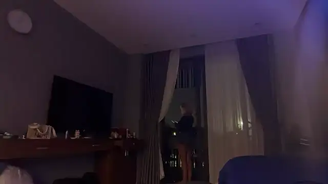 Snapshot of Miravynn chatting on February 21, 5:36 pm Miravynn online show from February 21, 5:36 pm