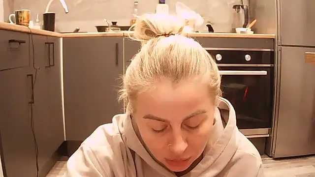 Snapshot of Miravynn chatting on March 29, 9:26 pm Miravynn online show from March 29, 9:26 pm