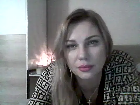 Snapshot of Moniraya chatting on November 18, 4:11 pm Moniraya online show from November 18, 4:11 pm