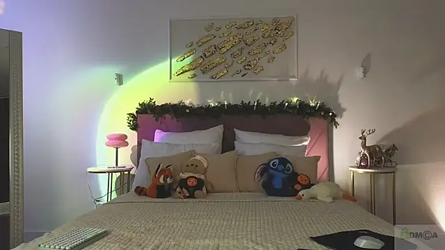 Nicole Broown  online show from January 18, 9:07 pm