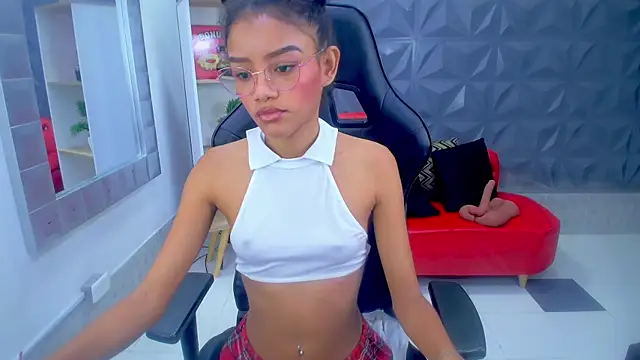 adisson petite1 online show from October 26, 1:06 pm