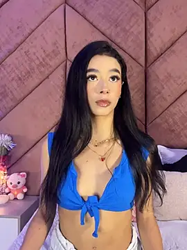 Snapshot of ChloeRosses chatting on February 6, 2:38 am ChloeRosses online show from February 6, 2:38 am