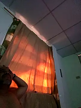 ANTHONYHOTT69 online show from April 11, 10:25 pm