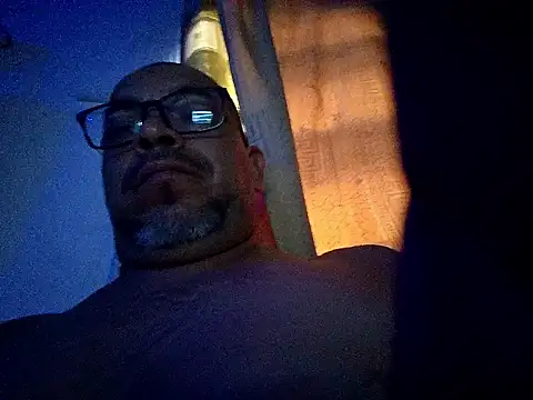 ANTHONYHOTT69 online show from May 7, 9:31 pm