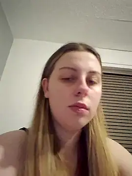 Snapshot of Brutal_brunettexx chatting on October 6, 9:45 pm Brutal brunettexx online show from October 6, 9:45 pm