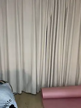 Snapshot of Luoo- chatting on September 28, 8:25 pm Luoo- online show from September 28, 8:25 pm