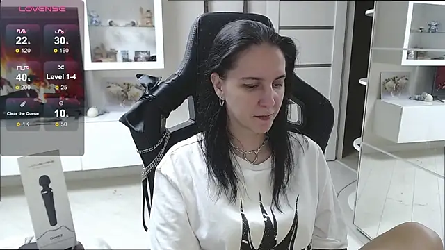 Irwi Tomboy online show from October 21, 9:15 pm