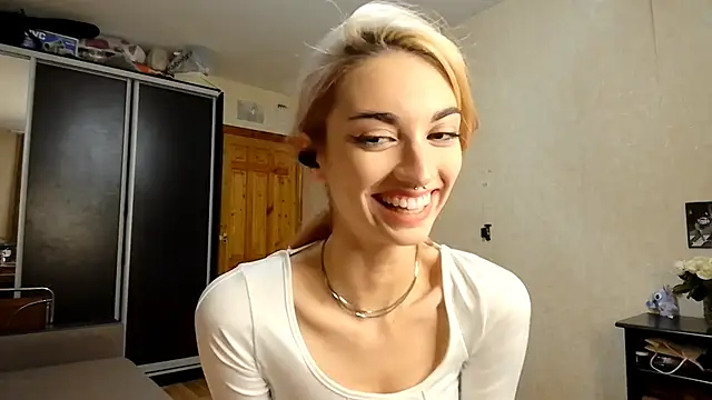 Snapshot of JillianBozak chatting on October 13, 12:10 am JillianBozak online show from October 13, 12:10 am