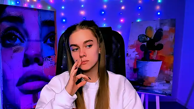 Snapshot of JuneWoods chatting on February 9, 12:20 pm JuneWoods online show from February 9, 12:20 pm